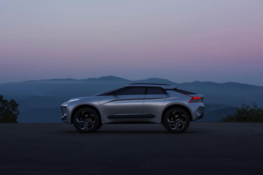  Mitsubishi e-Evolution Concept 2017 года  (фото 28 из 40)